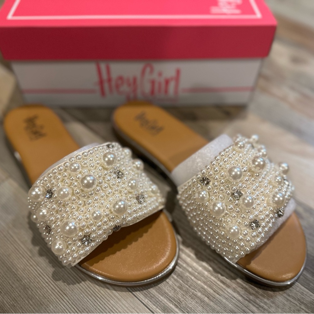 Hey Girl by Corkys Gimme Kiss Ivory Pearl Embellished Slide Sandals, New in box
